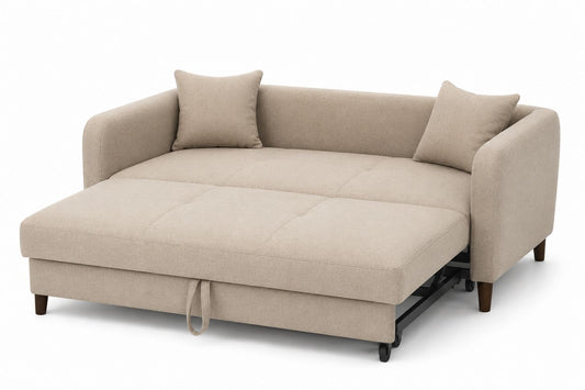 Beżowa sofa rozkładana z tkaniny i poduszkami